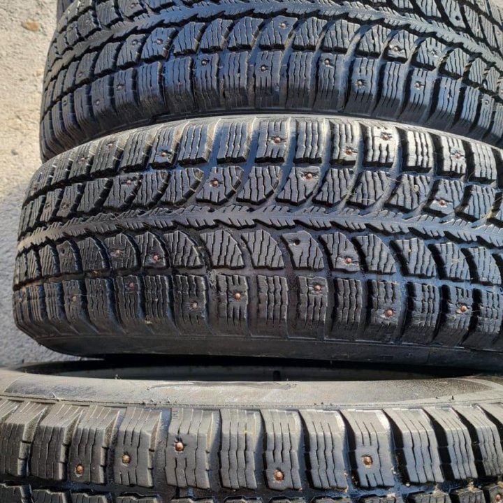 Шины зима б-у Maxxis 195-65R15 4-2-1шт подбор