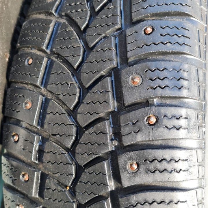 Шины зима б-у Maxxis 195-65R15 4-2-1шт подбор