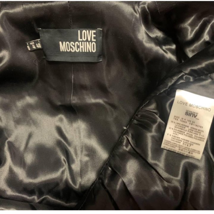 Пальто женское Love Moschino