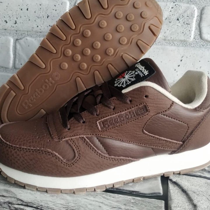 Кроссовки кожаные Reebok brown 4 новые