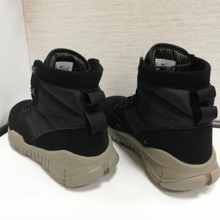 Кроcсoвки Nike SFB