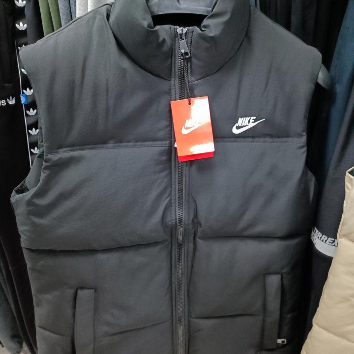 Жилет Nike