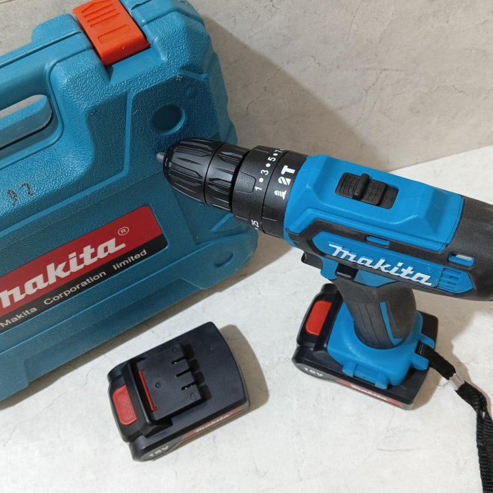 Шуруповерт Makita 18 v с набором