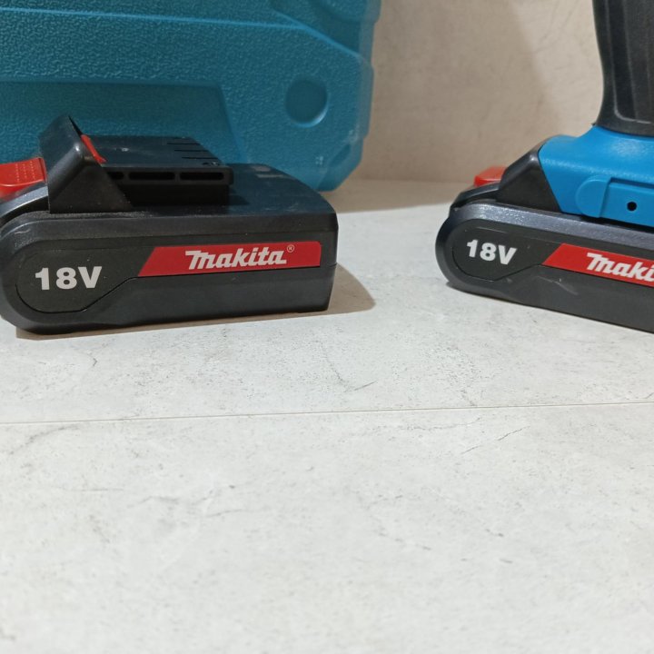 Шуруповерт Makita 18 v с набором