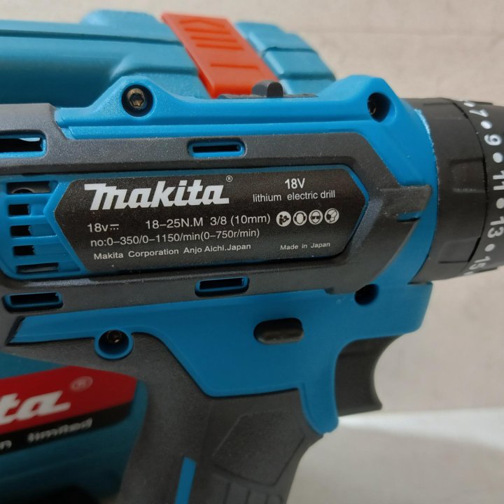 Шуруповерт Makita 18 v с набором