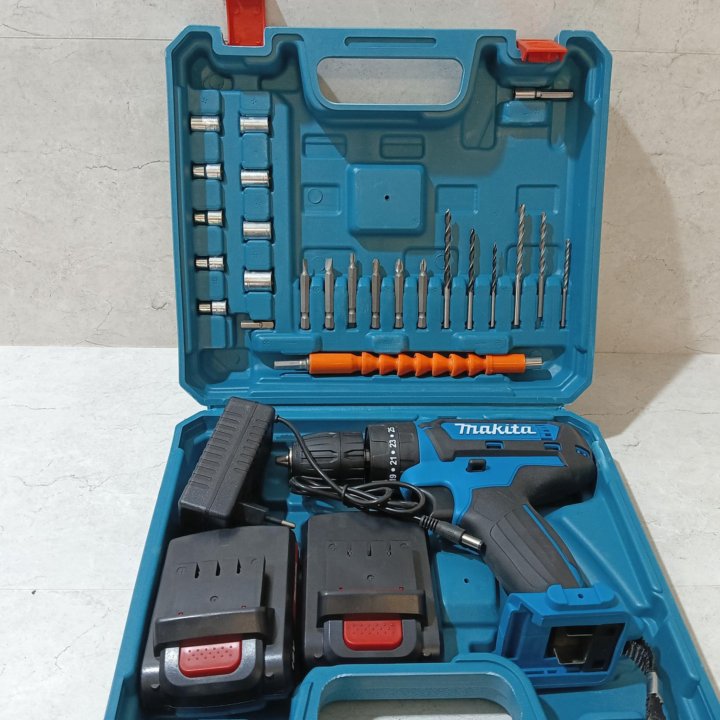 Шуруповерт Makita 18 v с набором