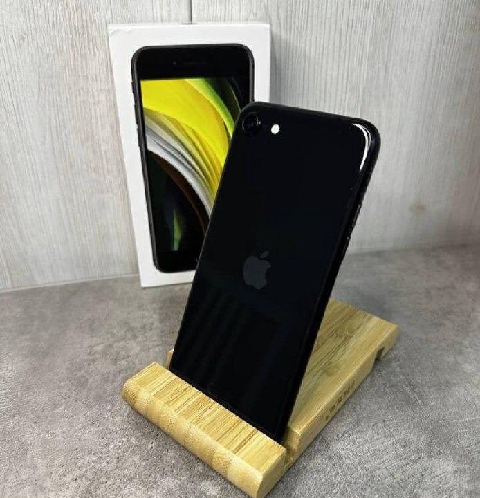 iPhone SE 2020 Black 128 ГБ RFB