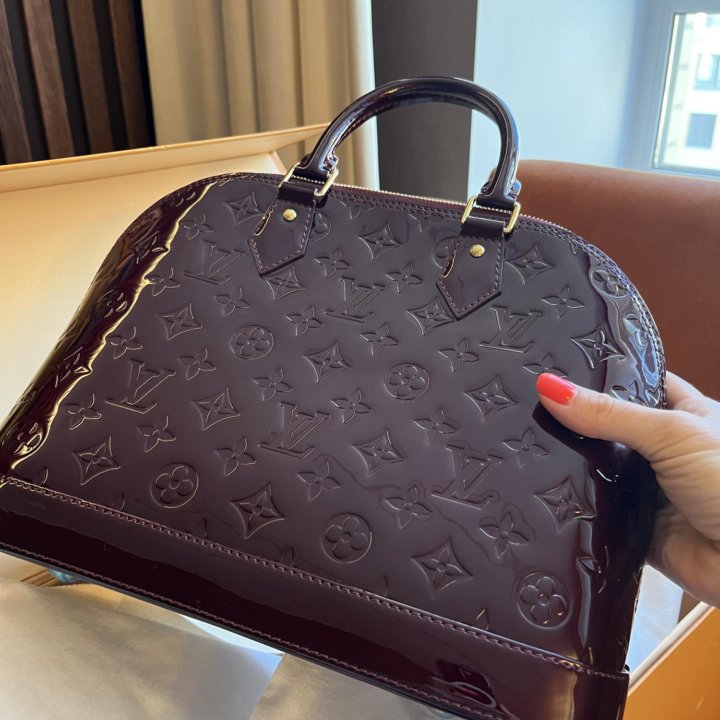 Бордовая сумка Louis Vuitton