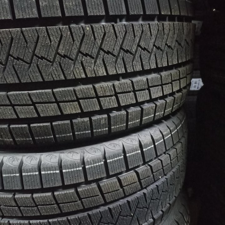 Зимняя резина 275/40 R-20 