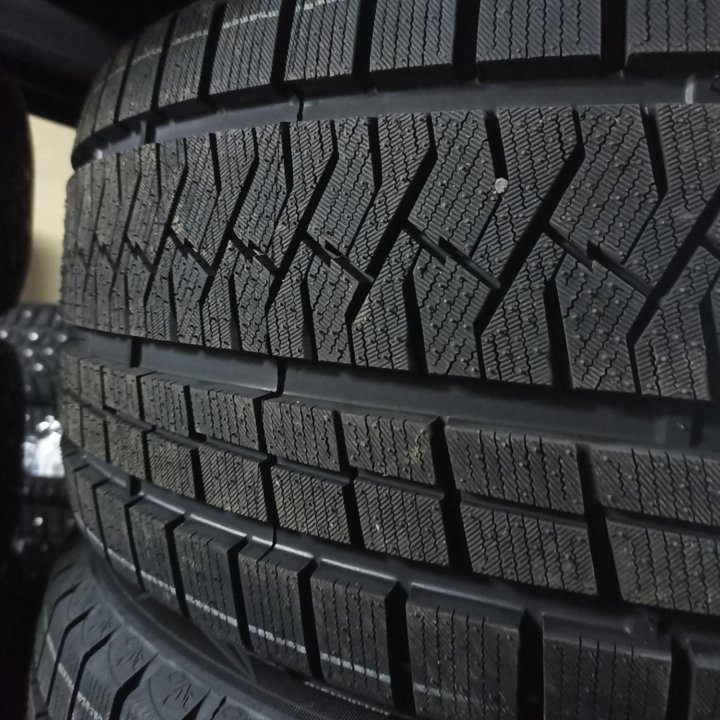 Зимняя резина 245/50 R-19 