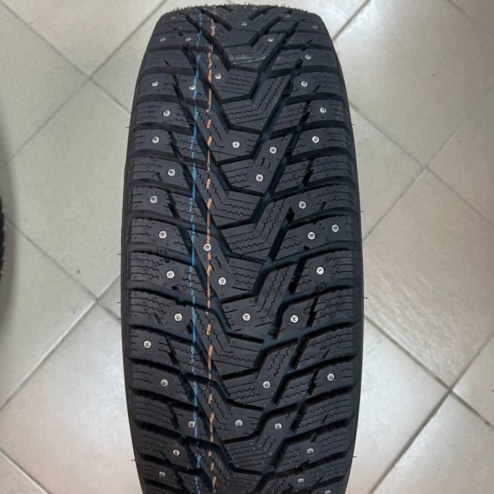 Hankook W429 i Pike RS2 185/65 R15 92T