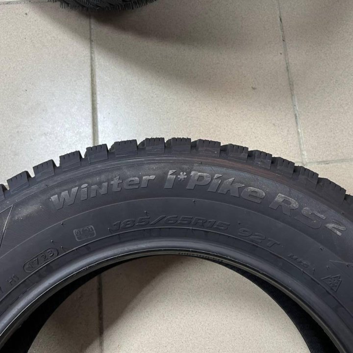 Hankook W429 i Pike RS2 185/65 R15 92T