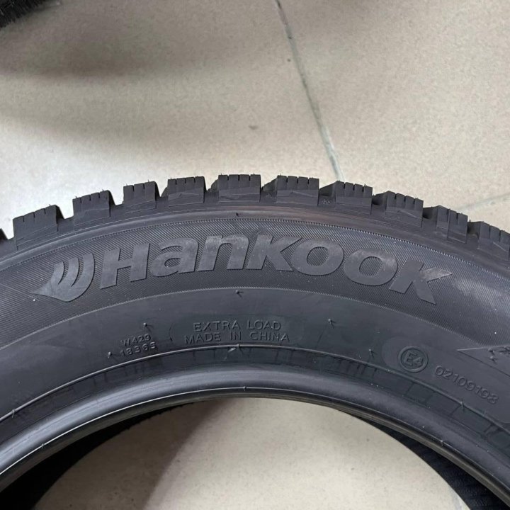 Hankook W429 i Pike RS2 185/65 R15 92T