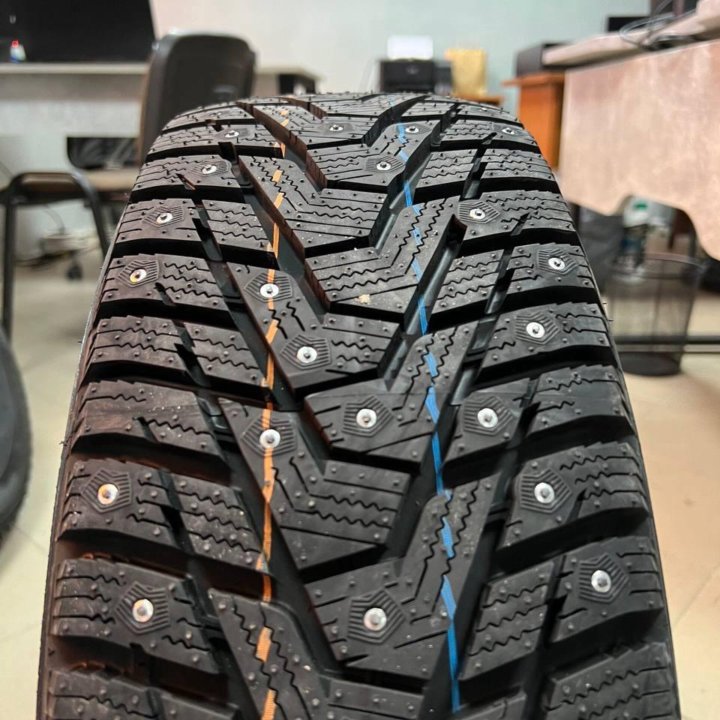 Hankook W429 i Pike RS2 195/65 R15 95T