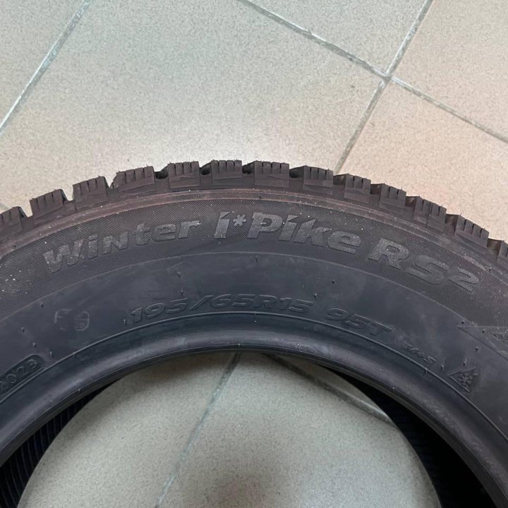 Hankook W429 i Pike RS2 195/65 R15 95T