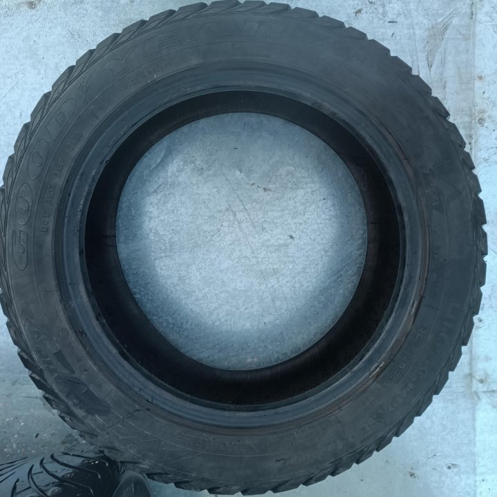 GOODYEAR ULTRA GRIP EXTREME. 205/55/16