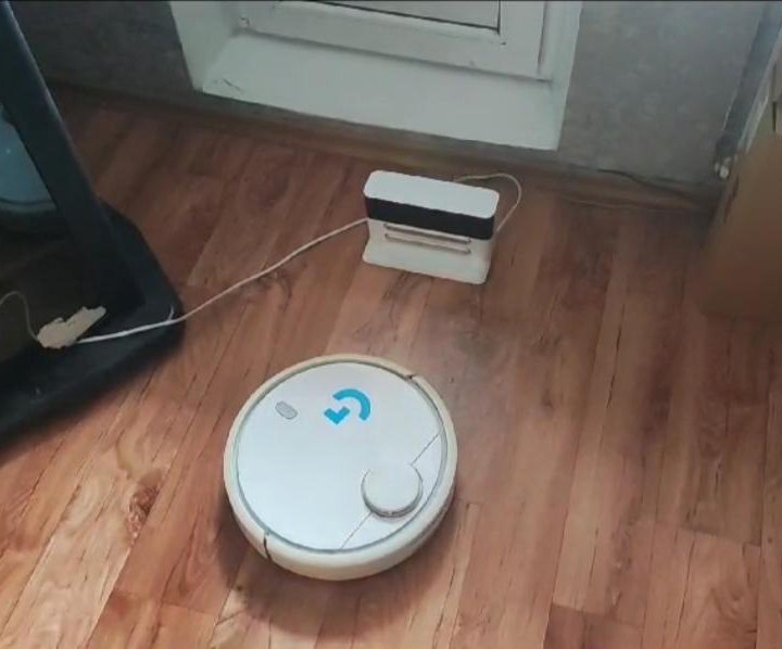 Продам робот- пылесос Xiaomi mi robot vacuum v1