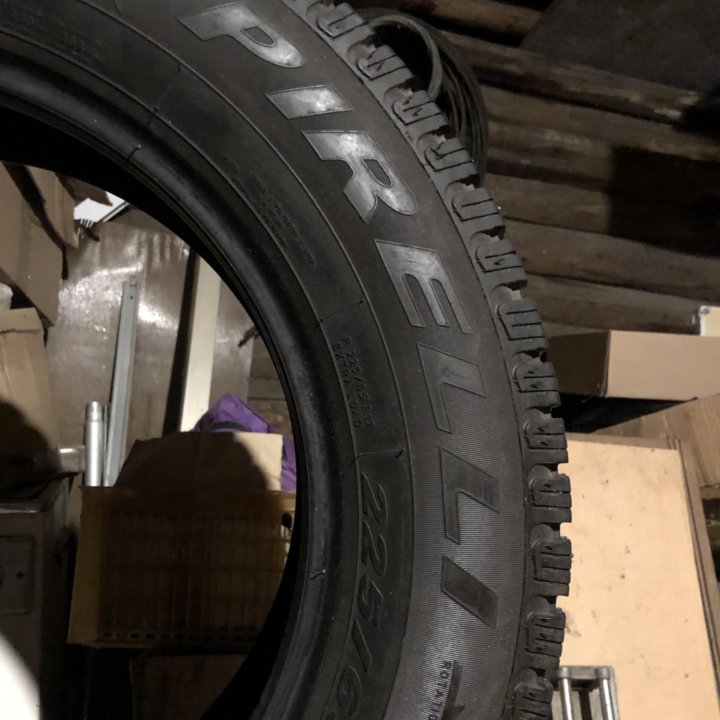 225/65 R17 шины зимние Пирелли 4шт