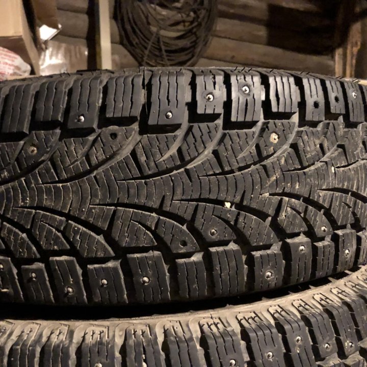 225/65 R17 шины зимние Пирелли 4шт