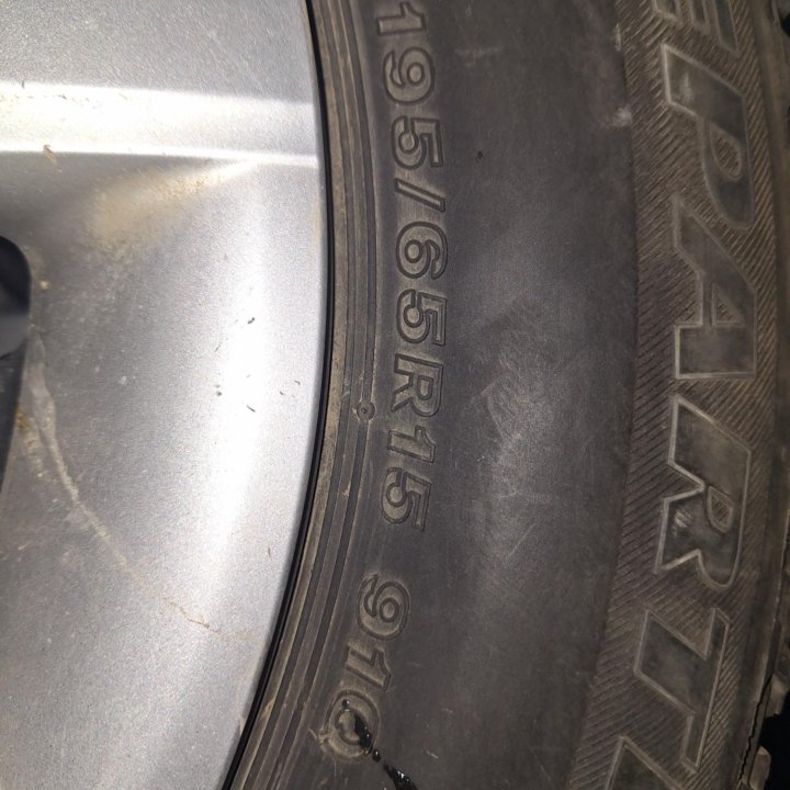 Продаю шины с дисками обычные 195/65R15 910 компле