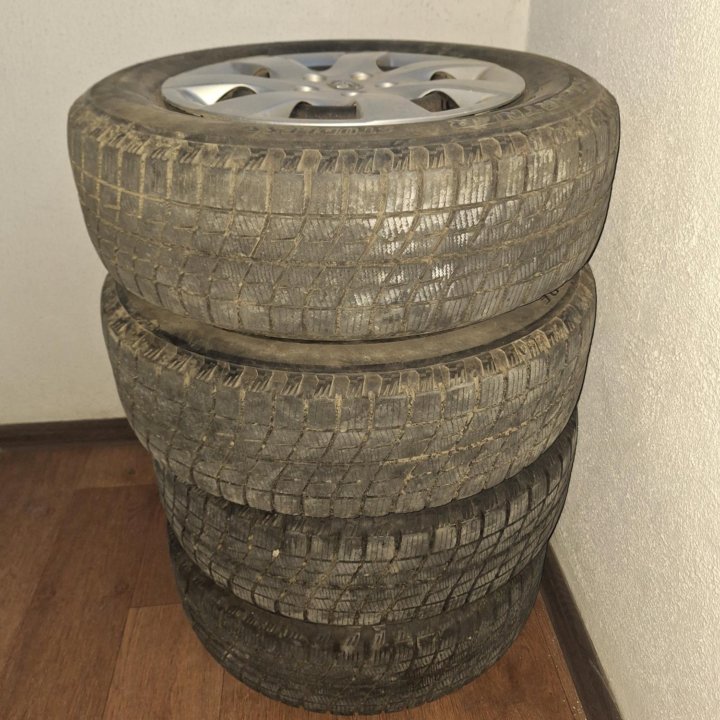 Продаю шины с дисками обычные 195/65R15 910 компле