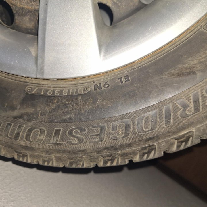 Продаю шины с дисками обычные 195/65R15 910 компле