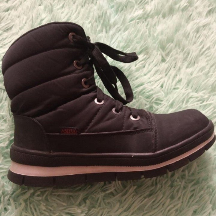 Ботинки зимние.