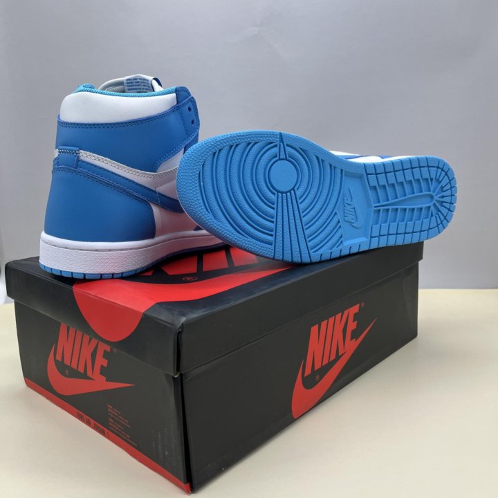 Nike Air Jordan 1 Retro UNC