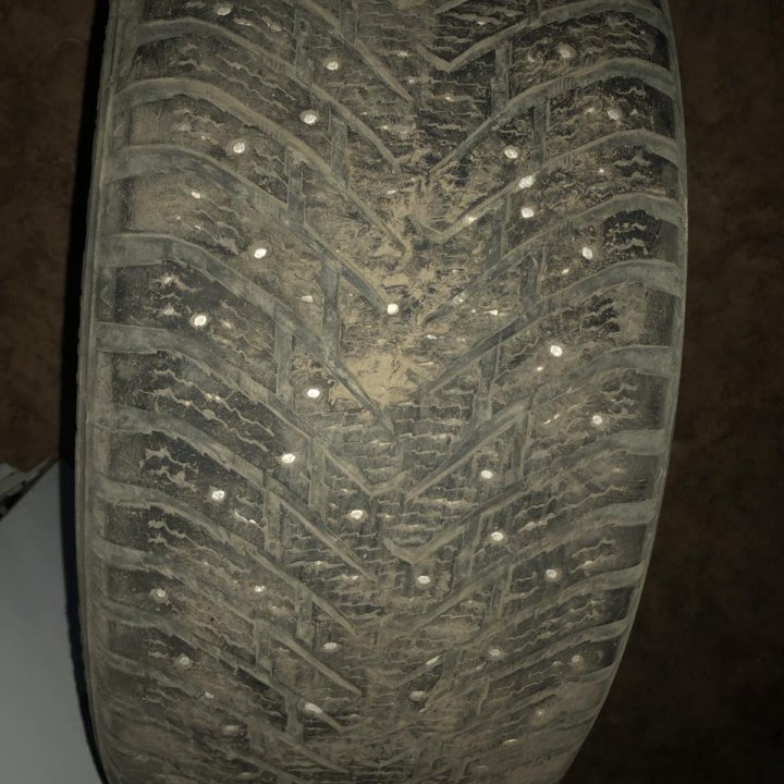 Шины Nokian зимние 285/50 R20