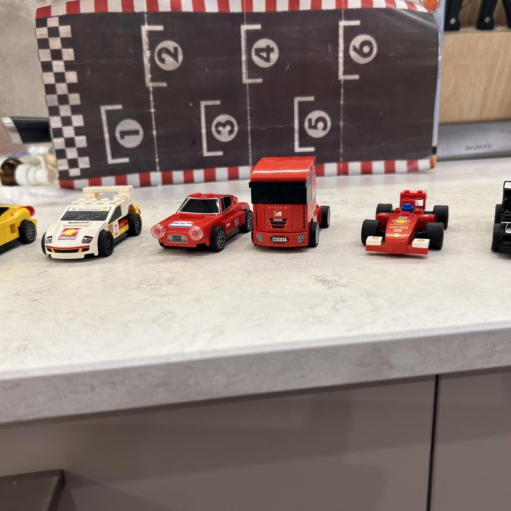 Эксклюзивный набор Lego Minifigures Ferrari