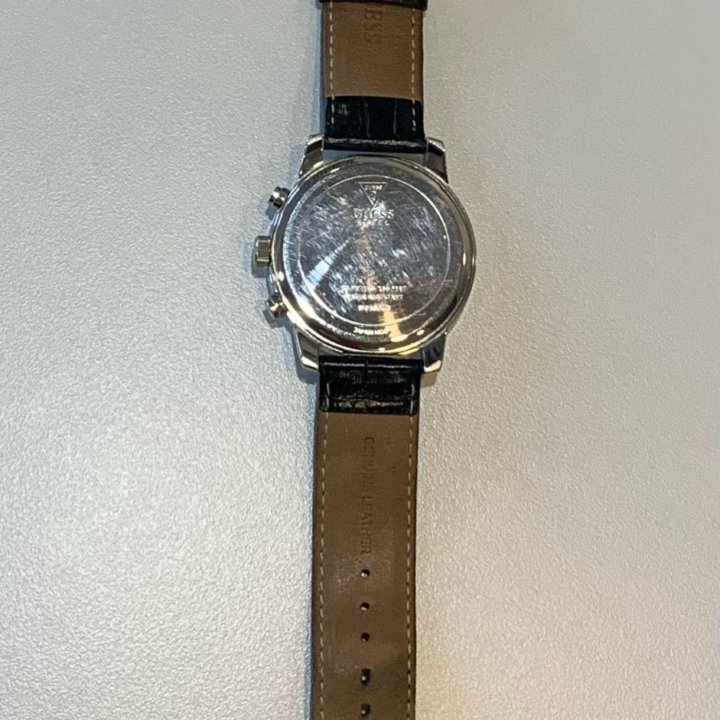 Часы Guess w0380g3