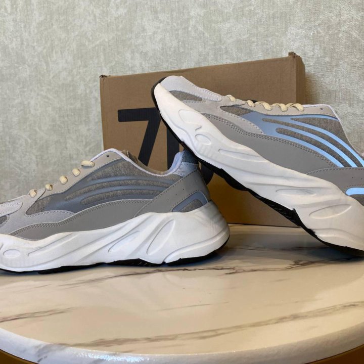 Кроссовки adidas yeezy boost 700