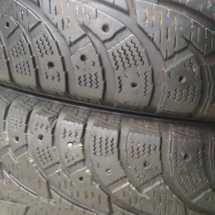 Hankook 215/60/17 зима 2шт