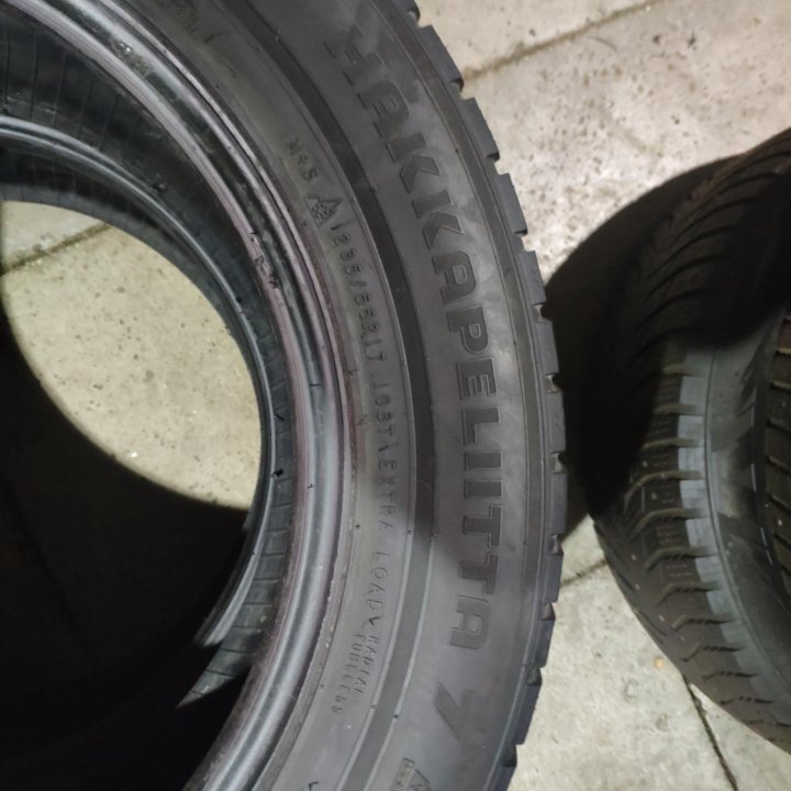 Nokian 235/55/17зима 2шт