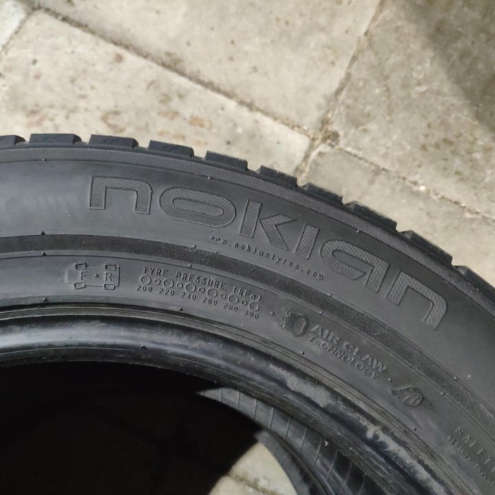 Nokian 235/55/17зима 2шт