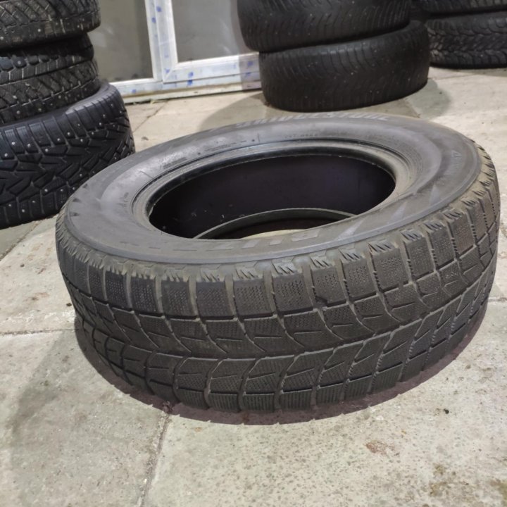 Bridgestone 215/65/15 зима 1шт