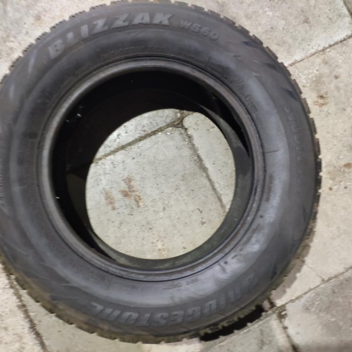 Bridgestone 215/65/15 зима 1шт