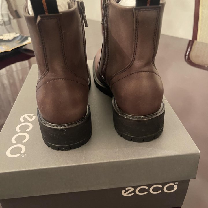 Новые Ботинки женские Ecco 36