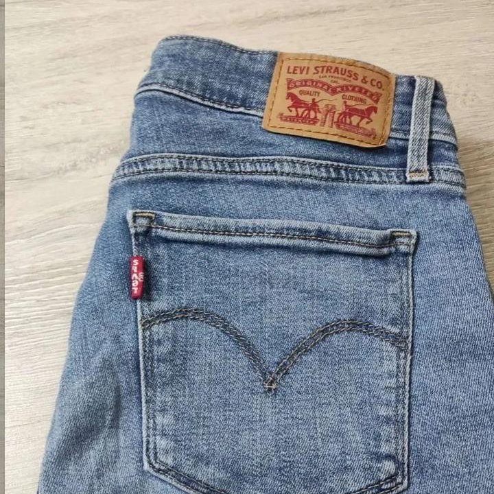 Джинсы Levi's