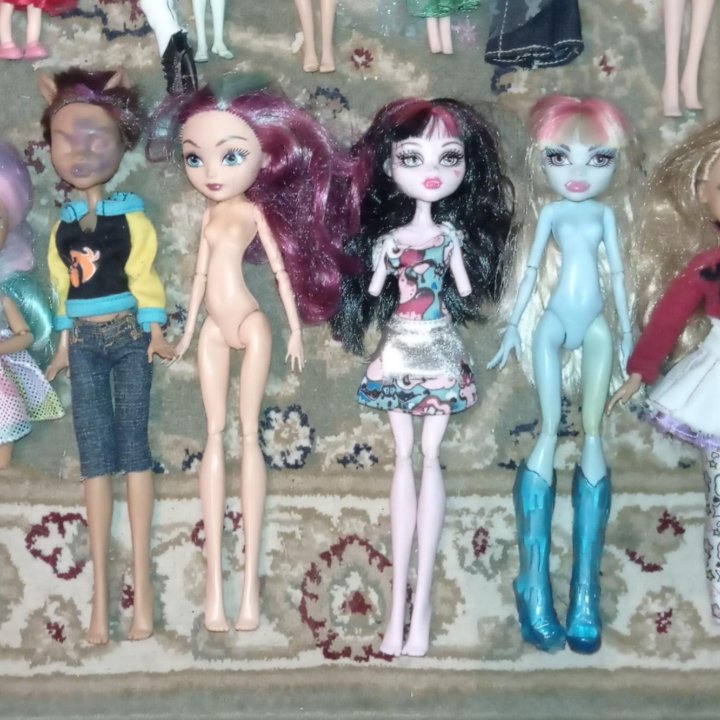Много кукол Барби Синди Монстр хай и тд