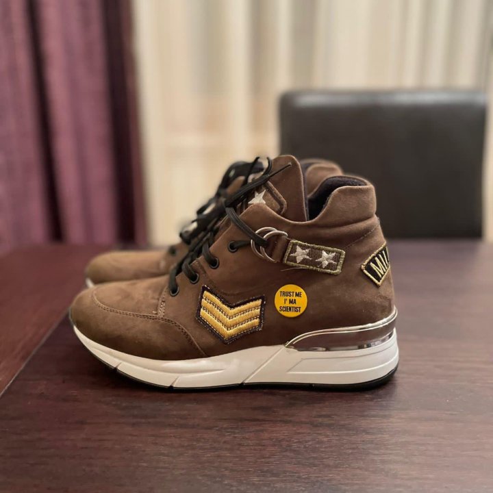 Женские ботинки