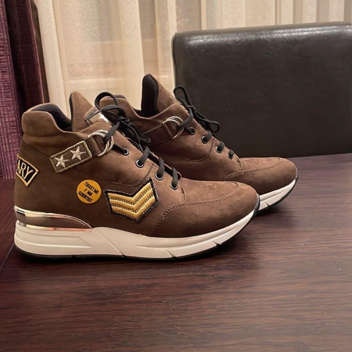 Женские ботинки