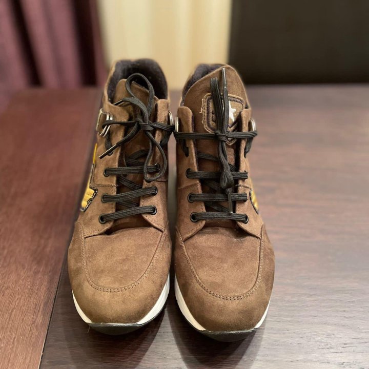 Женские ботинки