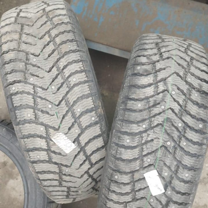 Зимняя резина225/55 r18 шипованая