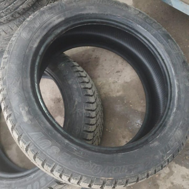 Зимняя резина225/55 r18 шипованая