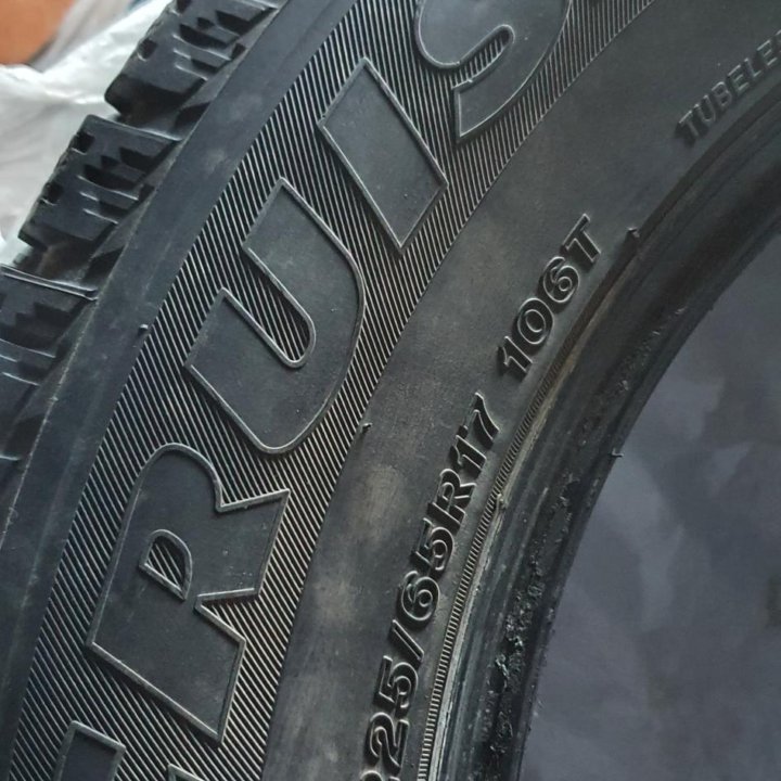 Резина Bridgestone 225/65 R17