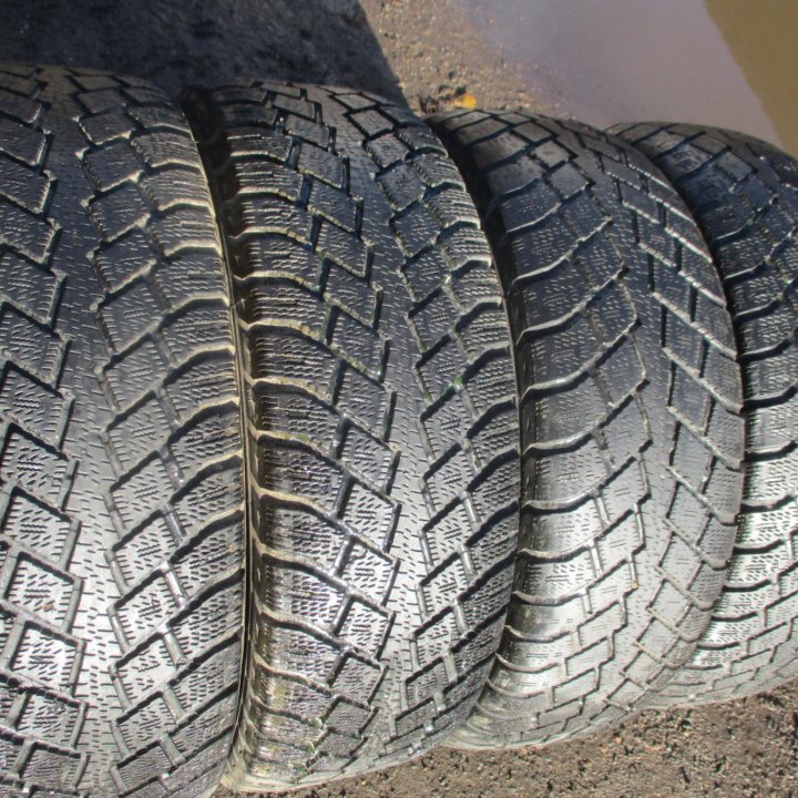 4шт. 195 \ 65 R15 Nokian Липучка.