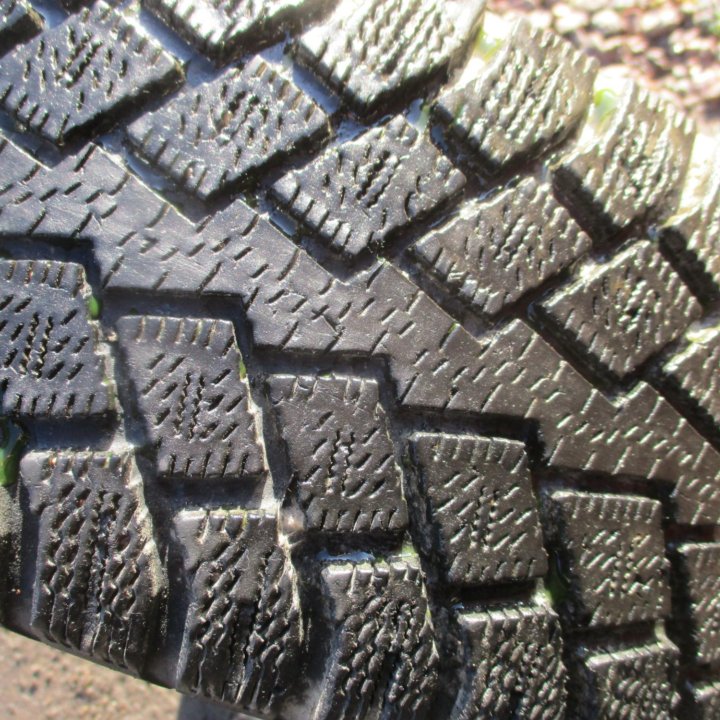 4шт. 195 \ 65 R15 Nokian Липучка.