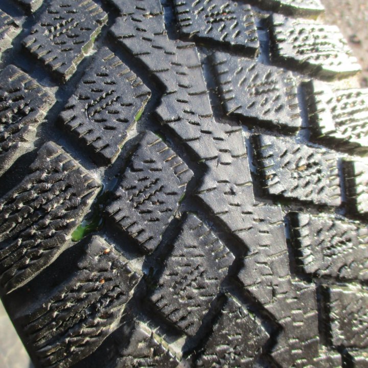 4шт. 195 \ 65 R15 Nokian Липучка.