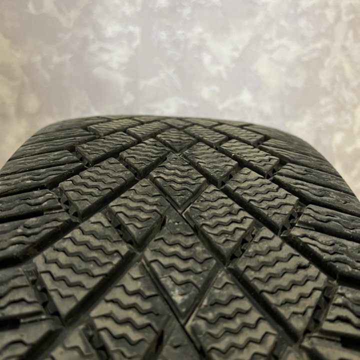 Continental Viking Contact 7 SSR 225/45 R18 95T